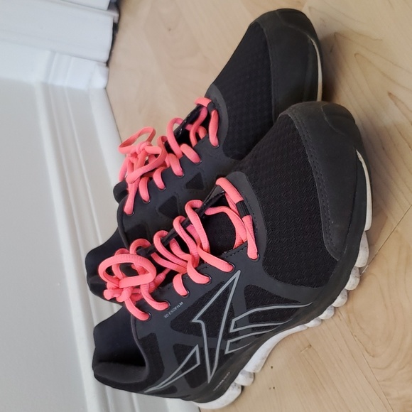 Black Reebok Running Shoes Size 7 - Picture 2 of 2